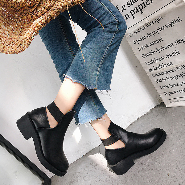 Елегантни дамски боти с ластик в черен цвят