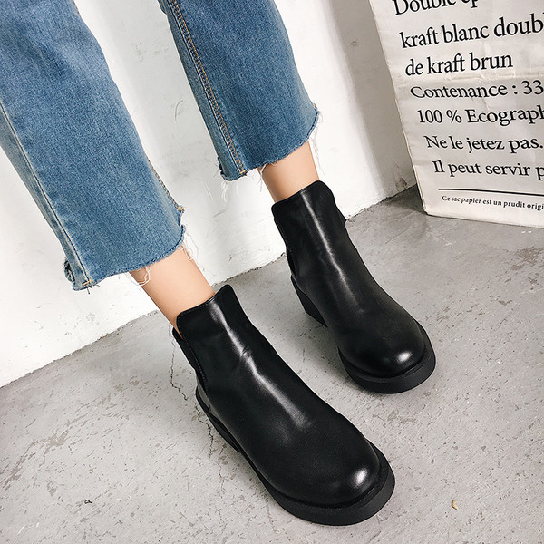 Елегантни дамски боти с ластик в черен цвят