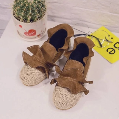 Γυναικεία μοκασίνια σε τρία χρώματα με ενδιαφέρον σχέδιο