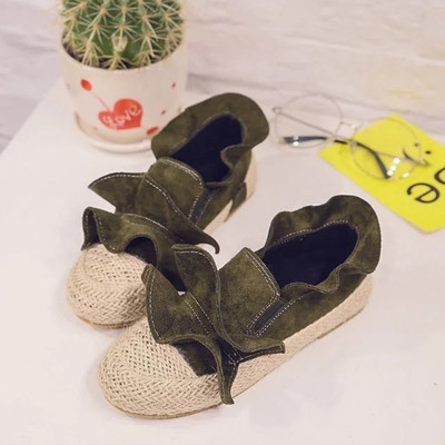 Γυναικεία μοκασίνια σε τρία χρώματα με ενδιαφέρον σχέδιο