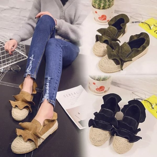 Γυναικεία μοκασίνια σε τρία χρώματα με ενδιαφέρον σχέδιο