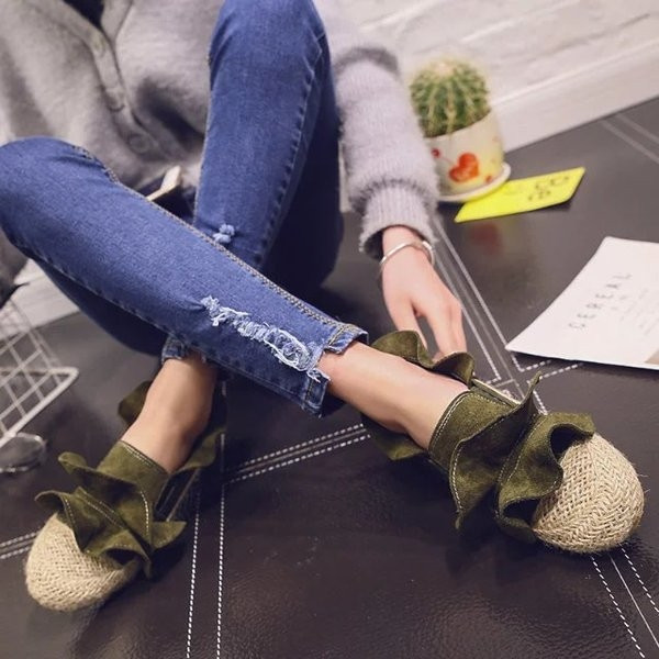 Γυναικεία μοκασίνια σε τρία χρώματα με ενδιαφέρον σχέδιο