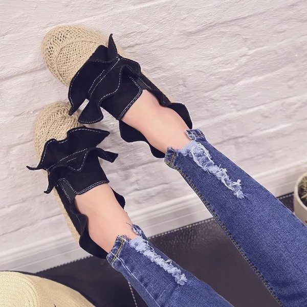 Γυναικεία μοκασίνια σε τρία χρώματα με ενδιαφέρον σχέδιο