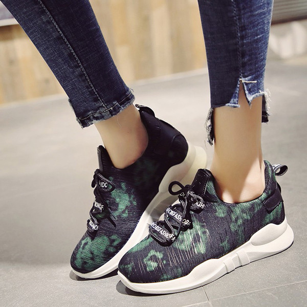 Αθλητικά κομψά γυναικεία πάνινα παπούτσια σε τρία χρώματα