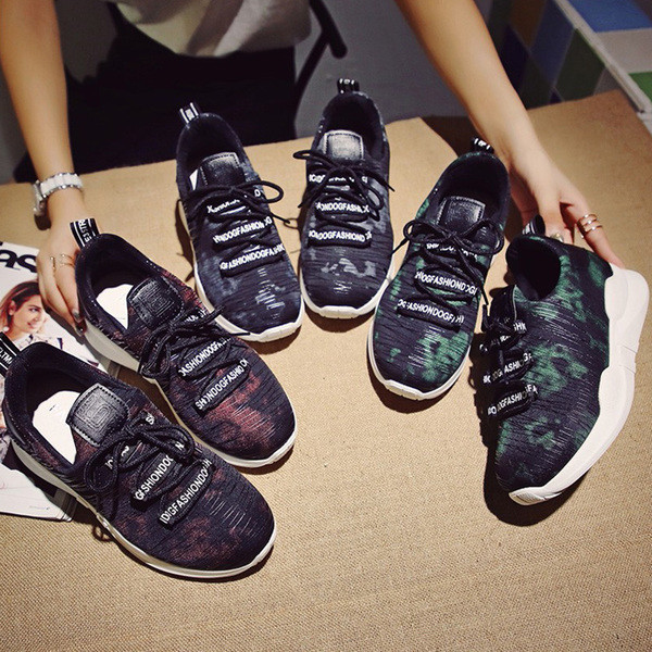 Αθλητικά κομψά γυναικεία πάνινα παπούτσια σε τρία χρώματα