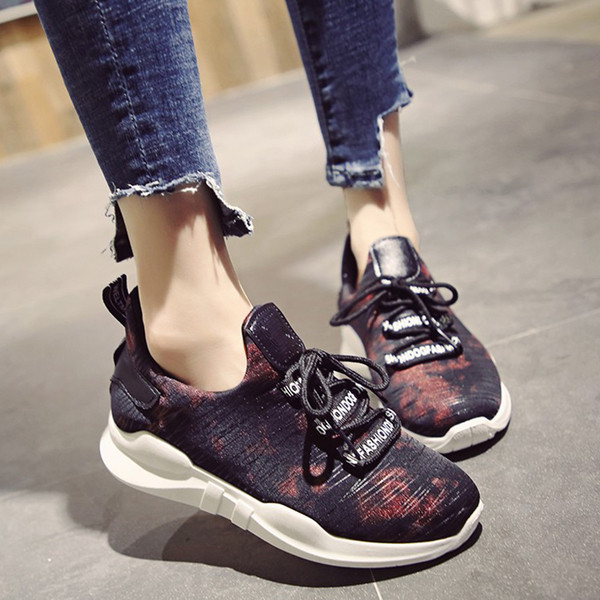 Αθλητικά κομψά γυναικεία πάνινα παπούτσια σε τρία χρώματα