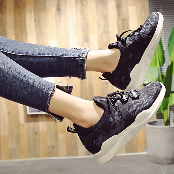 Αθλητικά κομψά γυναικεία πάνινα παπούτσια σε τρία χρώματα