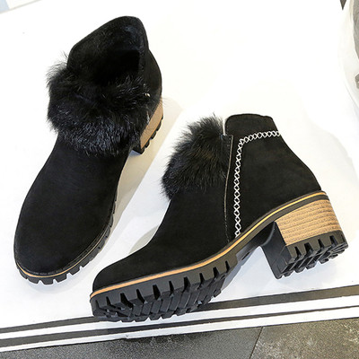 Стилни дамски боти на ток с пух, с груба подметка