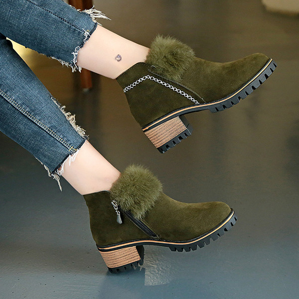 Стилни дамски боти на ток с пух, с груба подметка