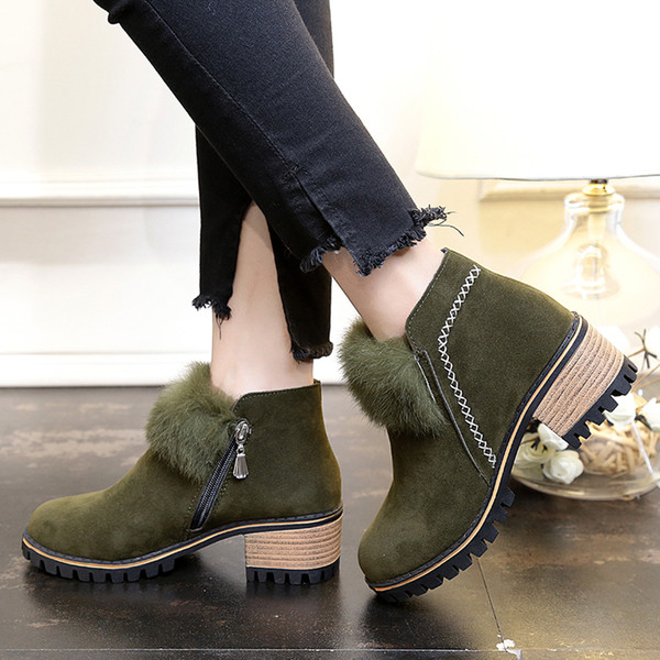 Стилни дамски боти на ток с пух, с груба подметка