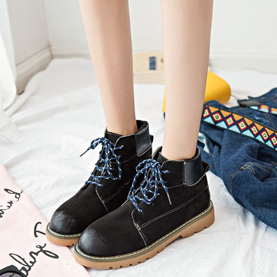 Κομψές γυναικείες ρετρό μπότες  σε διάφορα χρώματα