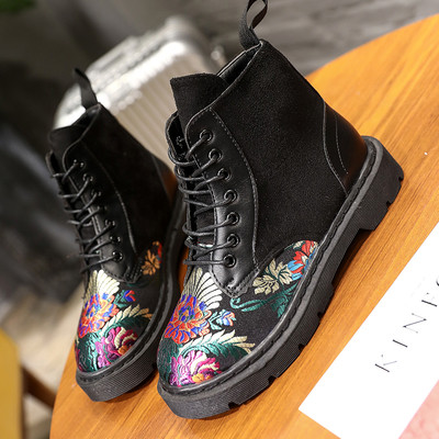 Красиви дамски боти с флорален мотив в два модела