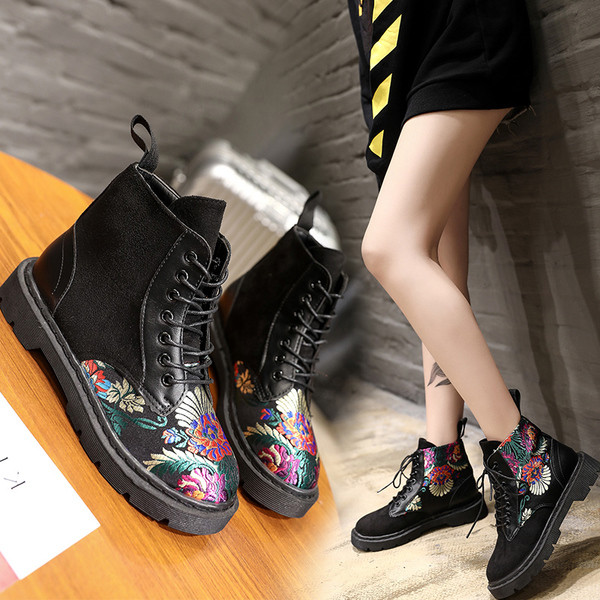 Красиви дамски боти с флорален мотив в два модела