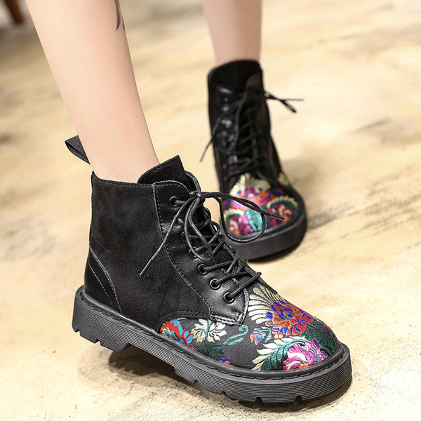 Красиви дамски боти с флорален мотив в два модела