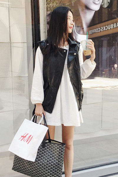 Κομψό γυναικείο γιλέκο σε μαύρο χρώμα