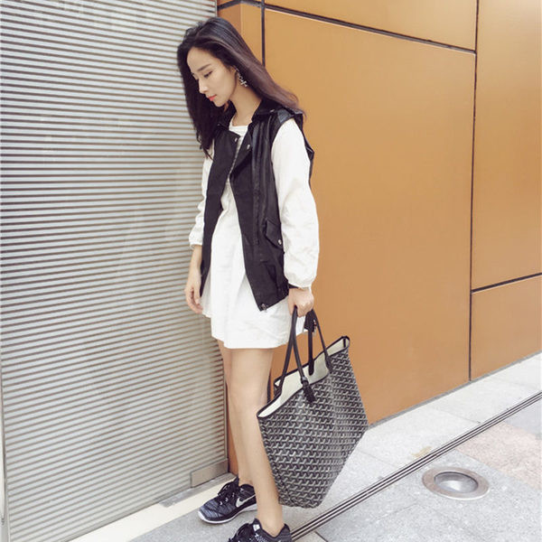 Κομψό γυναικείο γιλέκο σε μαύρο χρώμα