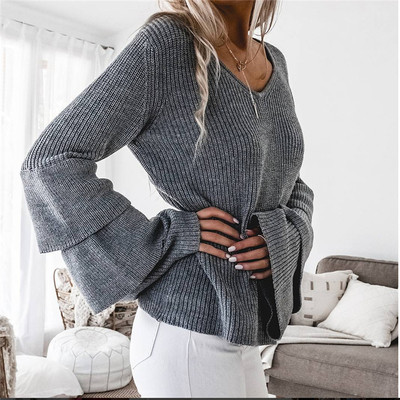 Κομψό γυναικείο πουλόβερ σε ενδιαφέρον σχέδιο