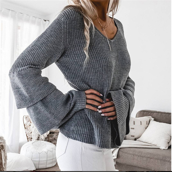 Κομψό γυναικείο πουλόβερ σε ενδιαφέρον σχέδιο