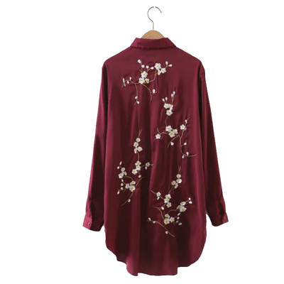 Πολύ κομψό γυναικείο πουκάμισο με φυτικά μοτίβα