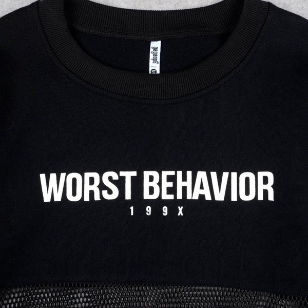 Γυναικεία φανέλα για το φθινόπωρο σε λευκό και μαύρο χρώμα με δίχτυ και επιγραφή