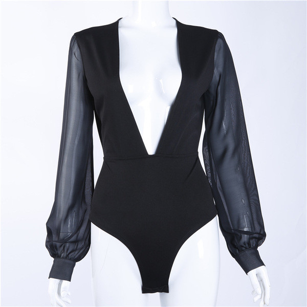 Κομψό γυναικείο μουστάκι σε μαύρο χρώμα και βαθύ λαιμόκοψη