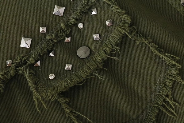 Φθινοπωρινό γυναικείο πουκάμισο με μεταλλική διακόσμηση