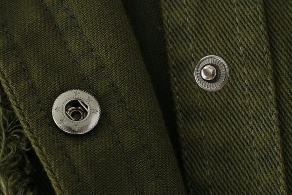 Φθινοπωρινό γυναικείο πουκάμισο με μεταλλική διακόσμηση