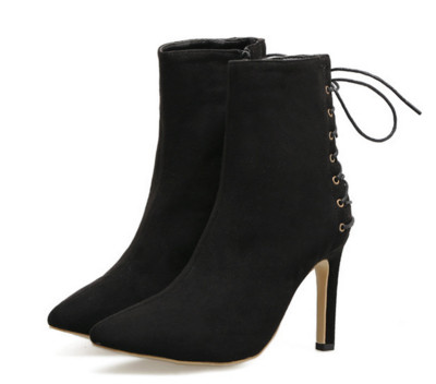 Οι casual γυναικείες μπότες με ψηλά τακούνια 