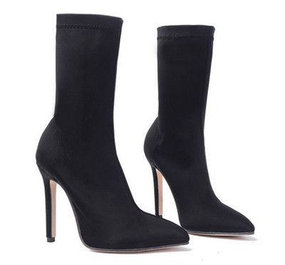 Πολύ κομψά γυναικεία παπούτσια με ψηλά τακούνια