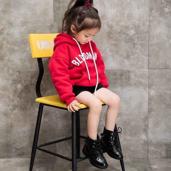 Ρετρό μπότες για κορίτσια σε δύο χρώματα με δεσμούς