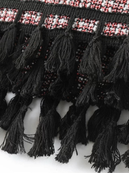 Κομψό γυναικείό αμάνικο σε περιθώρια