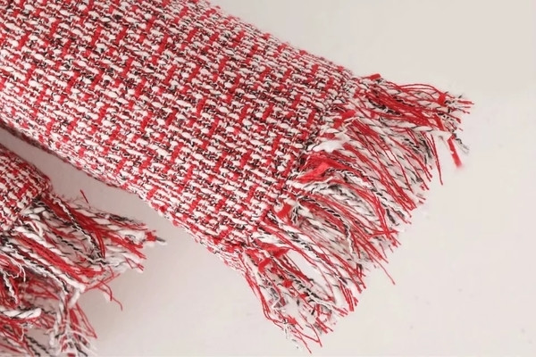 Καθημερινό γυναικείο μπουφάν για το φθινόπωρο σε κόκκινο χρώμα