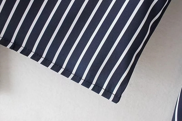 Τρέχουσα γυναικεία μπλούζα με ριγέ μανίκια