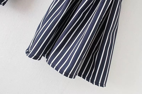 Τρέχουσα γυναικεία μπλούζα με ριγέ μανίκια