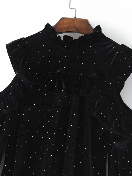 Ρετρό γυναικείο πουκάμισο με σημεία με μεγαλύτερους ώμους