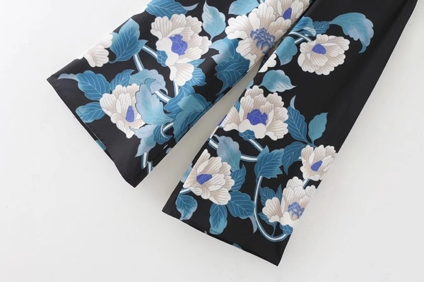 Εξαιρετικά φαρδιά γυναικεία παντελόνια για floral μοτίβα