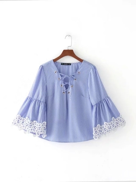 Μοντέρνα γυναικεία μπλούζα για το φθινοπώρου με ντεκολτέ σε σχήμα V με κορδόνια και φαρδιά μανίκια