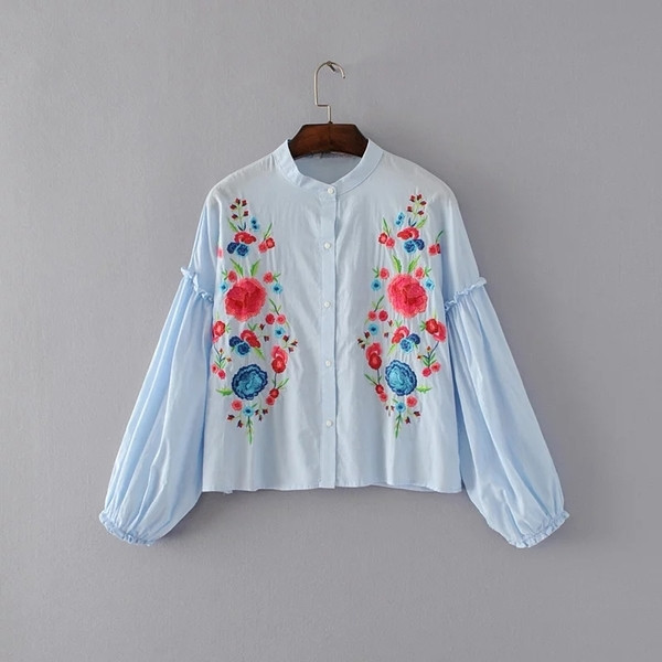 Κομψό γυναικείο πουκάμισο σε δύο χρώματα με floral κεντήματα