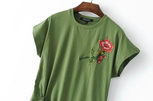 Γυναικεία μπλούζα με δαντέλες και με κεντήματα