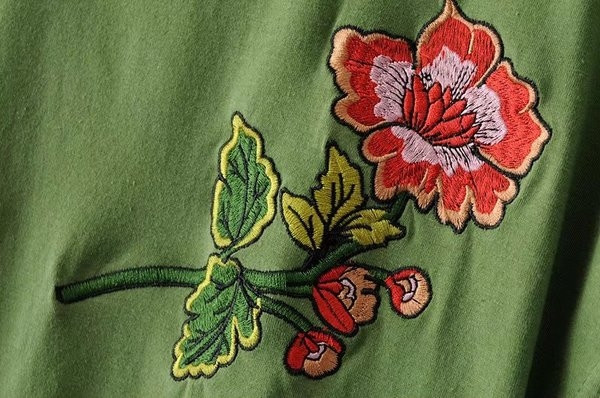 Γυναικεία μπλούζα με δαντέλες και με κεντήματα