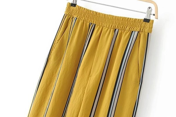 Κομψά γυναικεία παντελόνια σε ένα άνετο μοντέλο