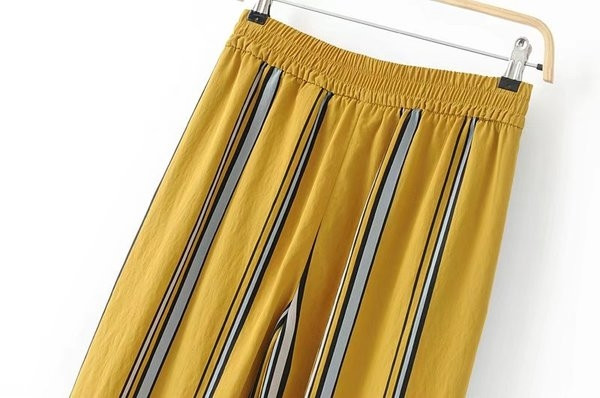 Κομψά γυναικεία παντελόνια σε ένα άνετο μοντέλο