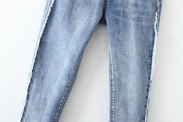 Κομψά γυναικεία τζιν κατάλληλες για την καθημερινή ζωή