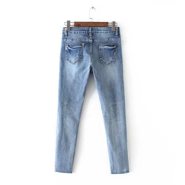 Κομψά γυναικεία τζιν κατάλληλες για την καθημερινή ζωή