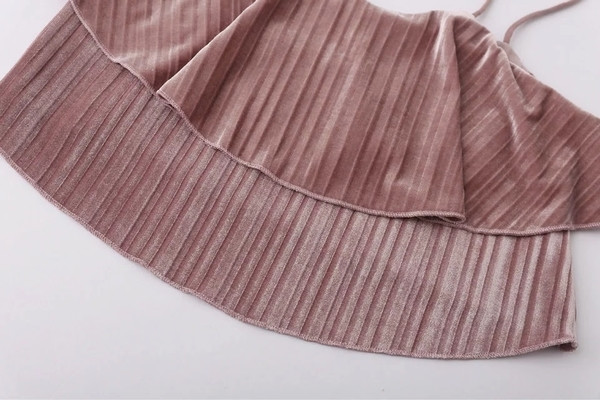 Κομψή γυναικεία κορυφέα τζιν με λεπτές λουρίδες σε freestyle στυλ