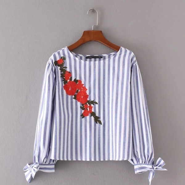 Γυναικείο πουκάμισο για το φθινόπωρο με μανικέτια με μανσέτες