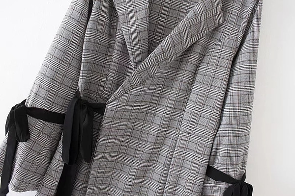 Κομψό γυναικείο παλτό με κορδέλα