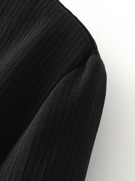 Κομψό γυναικείο σακάκι με φαρδιά μανίκια, σε μαύρο χρώμα