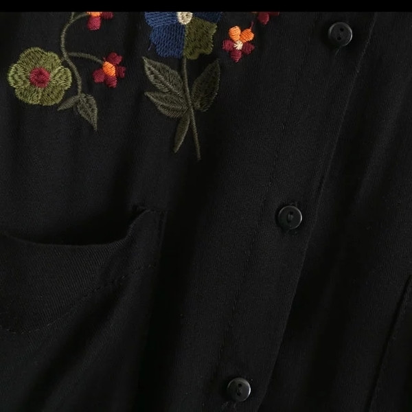 Μοντέρνο γυναικείο πουκάμισο σε μαύρο χρώμα με όμορφο κέντημα