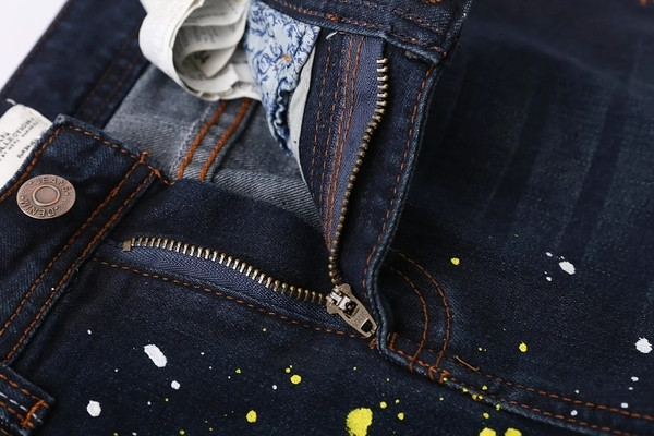 Casual γυναικεία τζιν σε σκούρο χρώμα - ραγισμένα